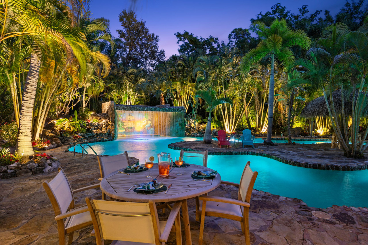 KonTiki Falls — grotto pool